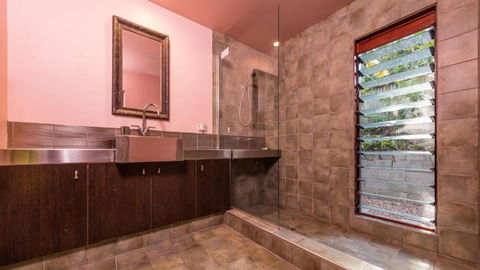 CELADON Holiday House - Perth Resorts 2