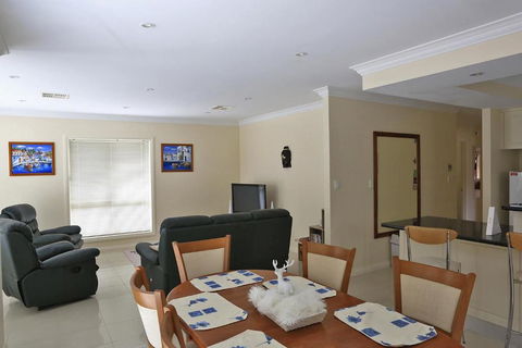 Marina Holiday Home - Perth Resorts 2