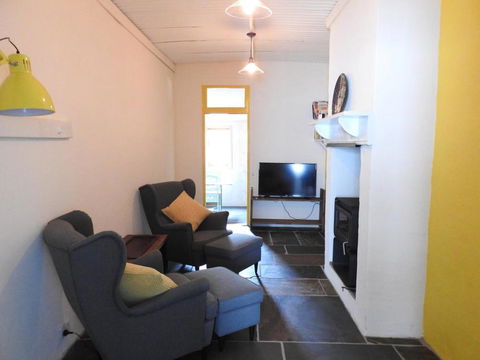 Cooks Cottage - Perth Resorts 2