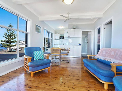 Beachcomer Unit 1 The Entrance NSW - Accommodation Perth 6