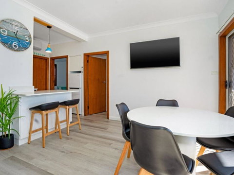 Beachcomer Unit 2 The Entrance NSW - Accommodation Perth 4