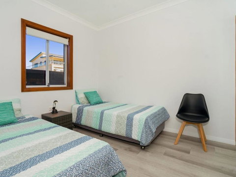 Beachcomer Unit 2 The Entrance NSW - Accommodation Perth 6