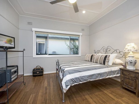 The Entrance North Lakeside Cottage - Accommodation Perth 4