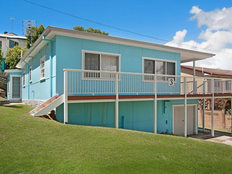 The Blue House Flat Walk To River & Beach - Accommodation Perth 2