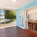 The Blue House Flat Walk To River & Beach - Accommodation Perth 0