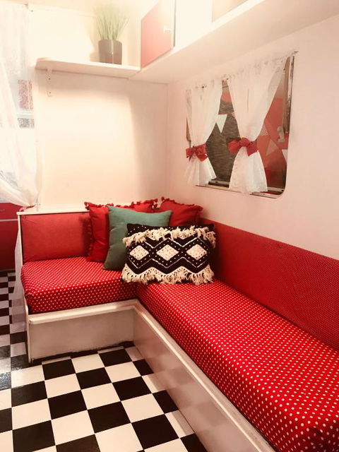 Mornington Peninsula Retro Caravans - Perth Resorts 4