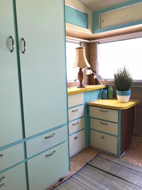 Mornington Peninsula Retro Caravans - Perth Resorts 3