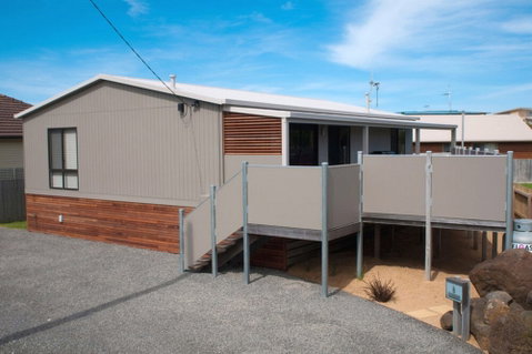 Birdland - Accommodation Perth 0