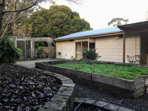Romantic Getaway With Spa & Wifi Pet Friendly - Accommodation Perth 3