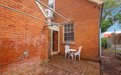 Eliza 1875 Red Brick Duplex Townhouse - Accommodation Perth 1