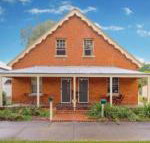 Eliza 1875 Red Brick Duplex Townhouse - Accommodation Perth