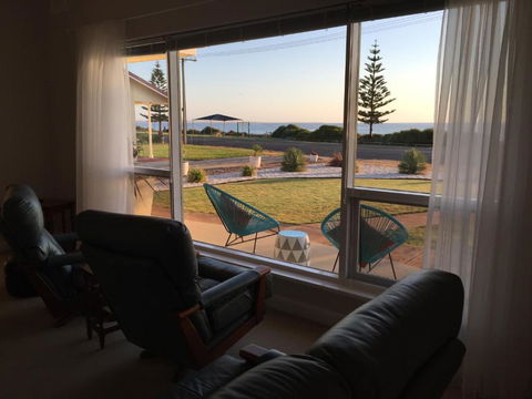 Jewel Of The South Beachfront Holiday Rental - Accommodation Perth 5