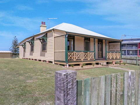 Yamba Pilot Cottage 2 Pets Welcome Close To Beach - Accommodation Perth 5