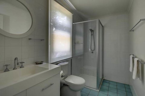 Surfs Up - Accommodation Perth 4