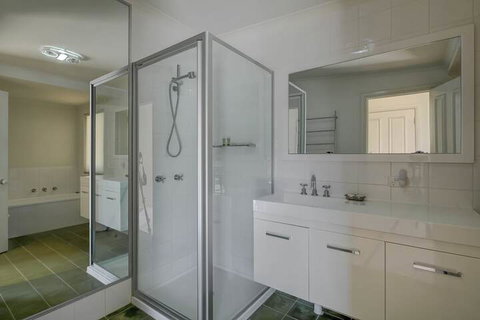 Surfs Up - Accommodation Perth 5
