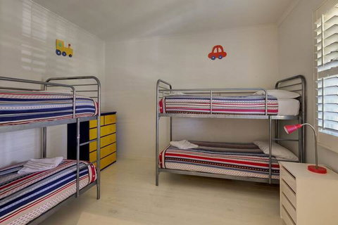 Surfs Up - Accommodation Perth 1