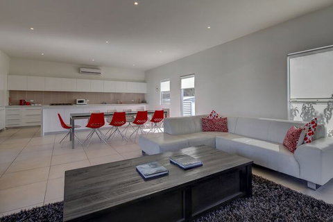Surfs Up - Accommodation Perth 2