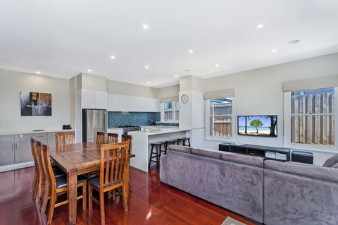 Merri Place - Perth Resorts 2