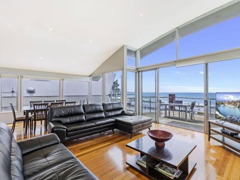 Shemara Idyllic East Beach Property With Multiple Living Areas - Accommodation Perth 3