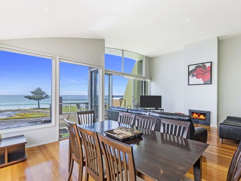 Shemara Idyllic East Beach Property With Multiple Living Areas - Accommodation Perth 6