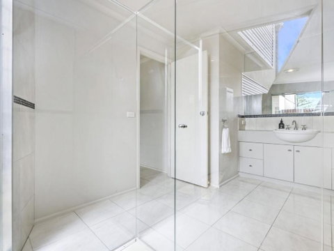 Shemara Idyllic East Beach Property With Multiple Living Areas - Accommodation Perth 1
