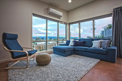The Hill House - Accommodation Perth 7