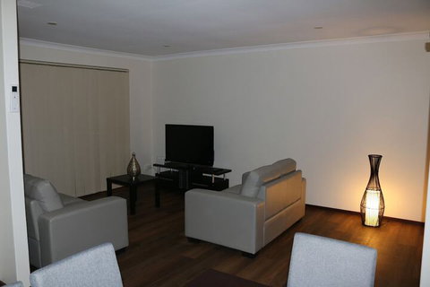 Cozy Stay At Kearsley - Accommodation Perth 3
