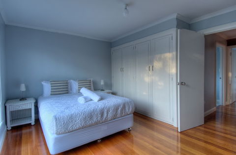 Muirs Beach Retreat - Perth Resorts 5