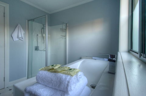 Muirs Beach Retreat - Perth Resorts 3