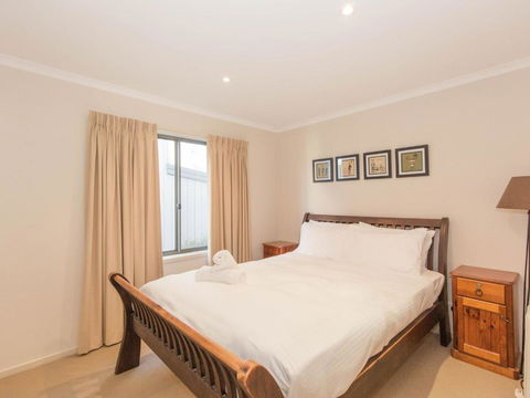 Boronia 7 / 30 Nettin Circuit - Accommodation Perth 2
