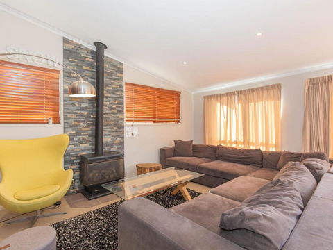 Boronia 7 / 30 Nettin Circuit - Accommodation Perth 3