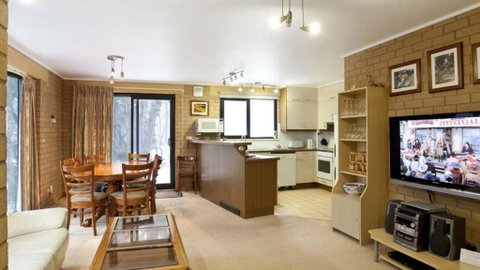 St Trinians 3a - Accommodation Perth 1