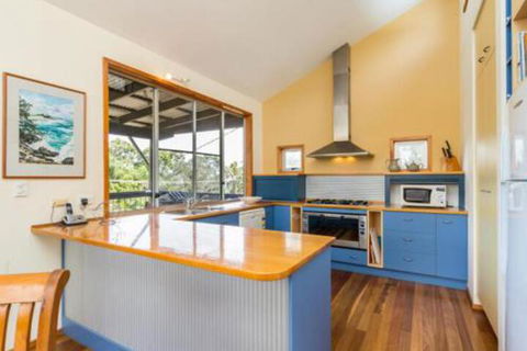 Blue Poles (Pets Allowed) - Perth Resorts 6