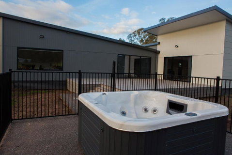 Pomonal Estate Mt. Cassell Villa - Accommodation Perth 5