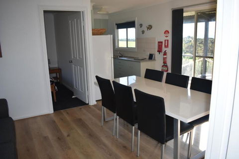 Tidal Dreaming Seaview Cottages - Accommodation Perth 2