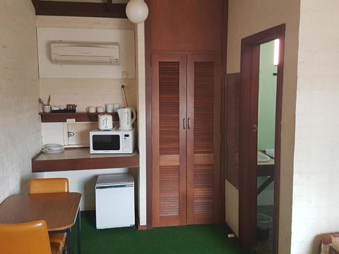 The Club Hotel - Accommodation Perth 6