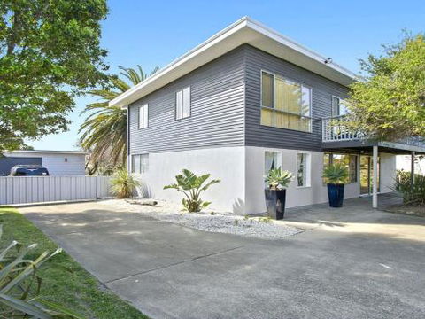 Middle Sea Perfect For Two Families - Perth Resorts 3