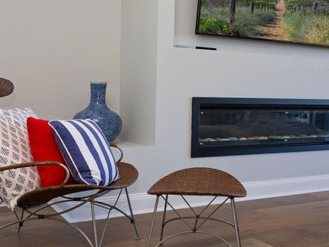 Dayz Dreamin Pool Gas Fireplace & Beachfront - Accommodation Perth 1