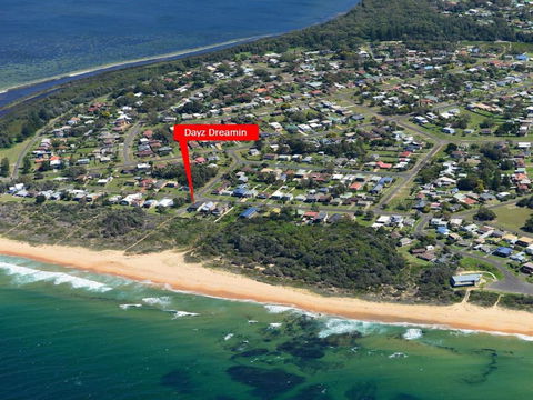Dayz Dreamin Pool Gas Fireplace & Beachfront - Accommodation Perth 2
