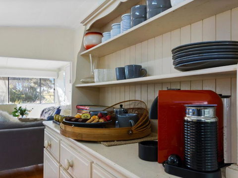 Between 2 Beaches Comfortable Private Sanctuary - Accommodation Perth 4