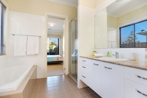 Ocean View Moana - Accommodation Perth 1