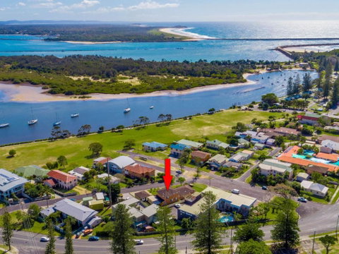Curls & Buoys Pet Friendly Stone Throw To River - Accommodation Perth 6
