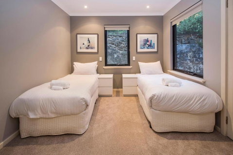 Top Of The Hill - Accommodation Perth 3