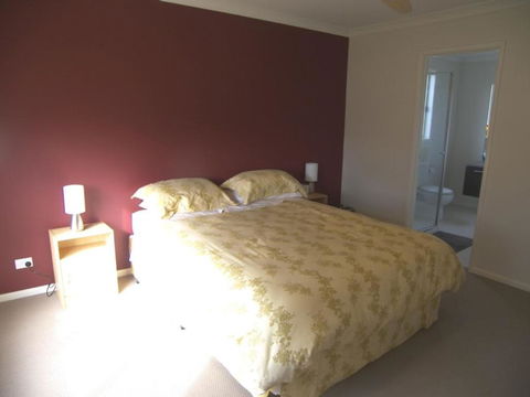 Modern Beachside 5 Bedrooms - Perth Resorts 1