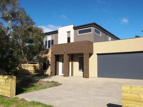 Modern Beachside 5 Bedrooms - Perth Resorts 3
