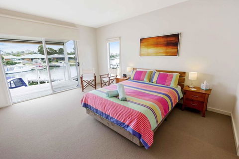 Beach 2 Waterfront Villa & Beach - Accommodation Perth 1