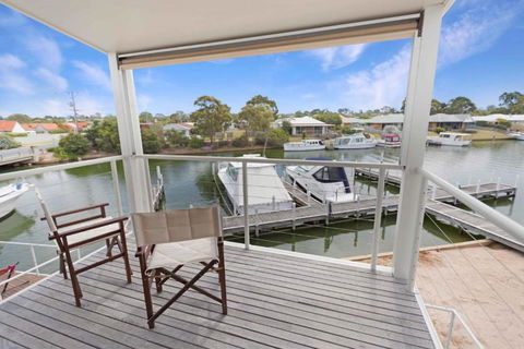 Beach 2 Waterfront Villa & Beach - Accommodation Perth 3