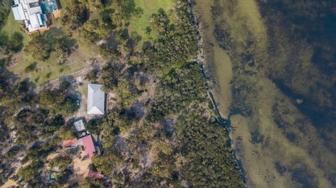 Acacia Lakehouse The Lake At Your Doorstep - Accommodation Perth 5