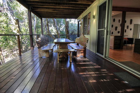 17 Naiad Court Modern Open Plan Family Home With Covered Outdoor Area & Double Lock Up Garage - Perth Resorts 4