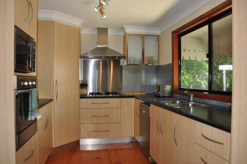 43 Double Island Drive Two Level Holiday Home With Swimming Pool. Located Close To Beach & CBD - Accommodation Perth 1